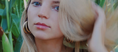 Alt image